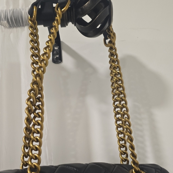 Kurt Geiger Black Quilted Shoulder Bag with Gold Chain - Picture 4 of 8